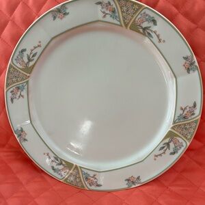 Villeroy & Boch Floral Dinner Plate with Cream and Gold Accents